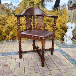 Gründerzeit Eck-Armlehnstuhl G. Gassmann Wien mit punziertem Leder