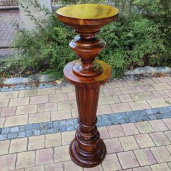 Gründerzeit Postament in Nussbaum