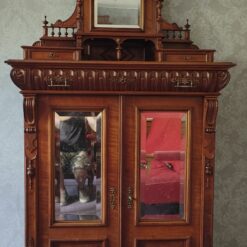 Gründerzeit Vertiko Schränkchen Salonschrank Nuss Säulen Schnitzereien um 1880