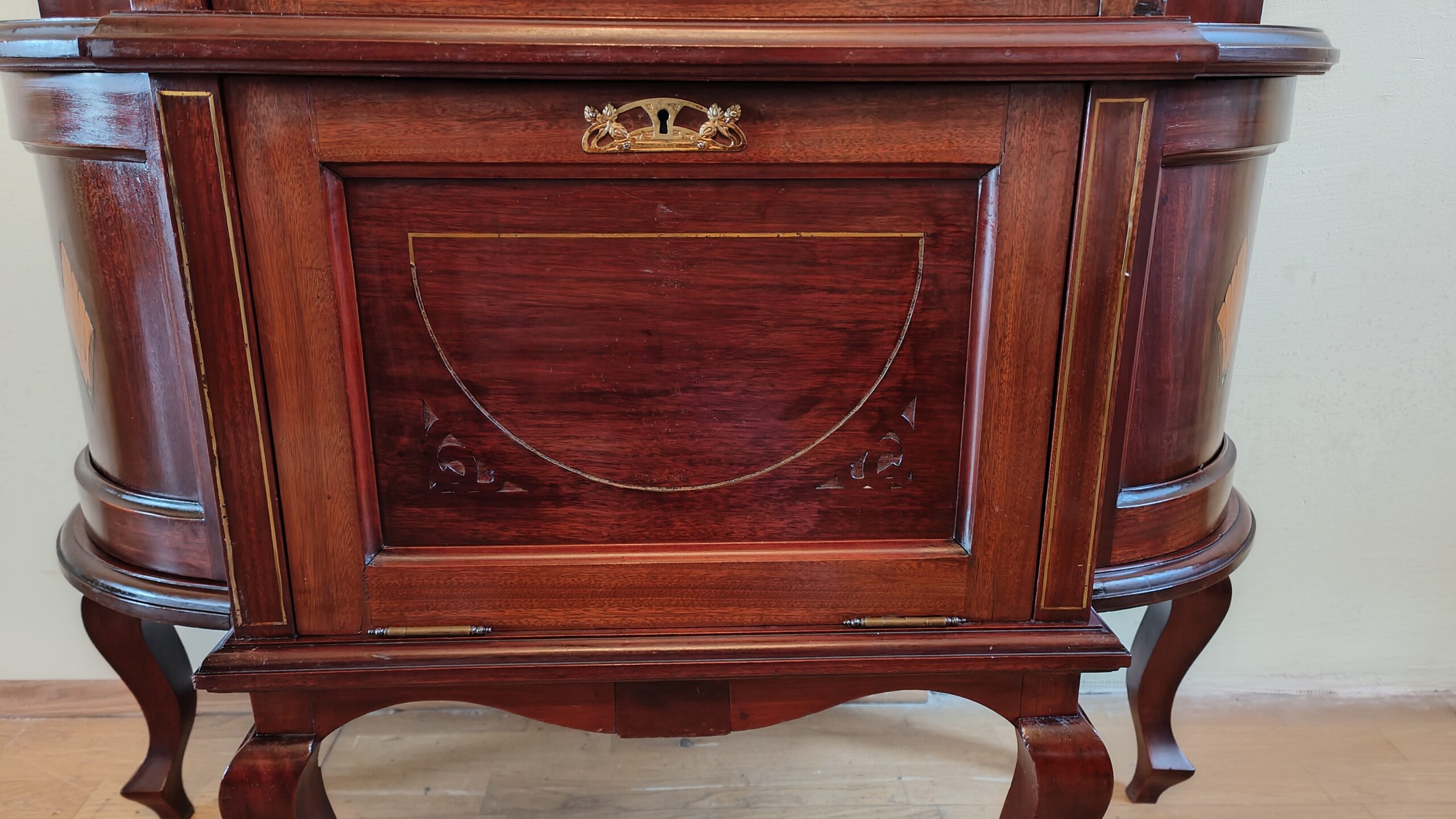 Salonschrank Vitrine Salonschränkchen Jugendstil englisch um 1900 Mahagoni – Bild 10