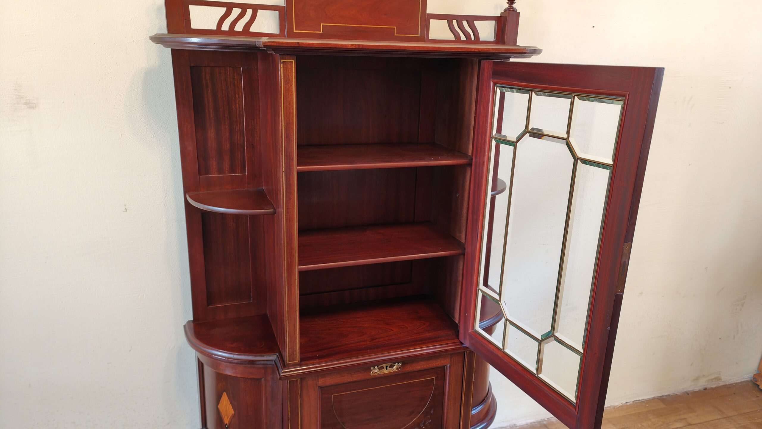 Salonschrank Vitrine Salonschränkchen Jugendstil englisch um 1900 Mahagoni – Bild 6