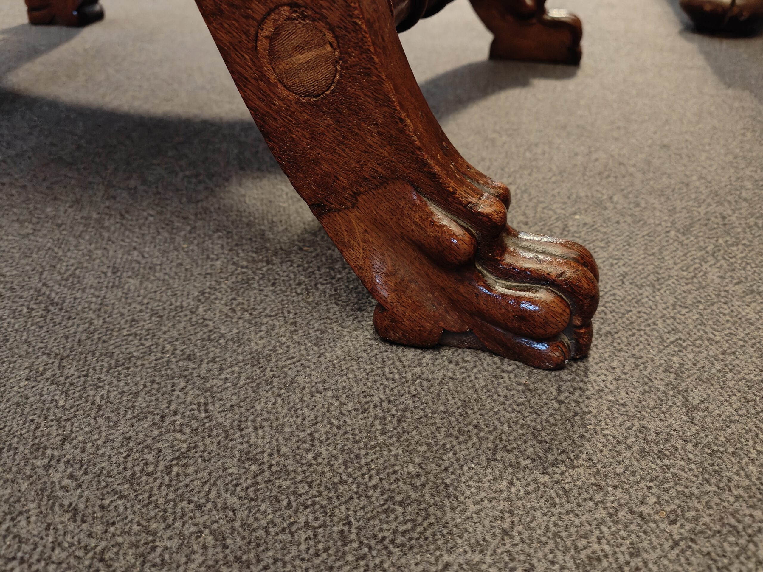 Mächtiger Lutherstuhl Scherensessel Dantesca Gründerzeit 1880 Eiche antik – Bild 2