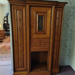 Historismus Schrank mit Bronze Plakette Byzanz Antike Jugendstil in Eiche