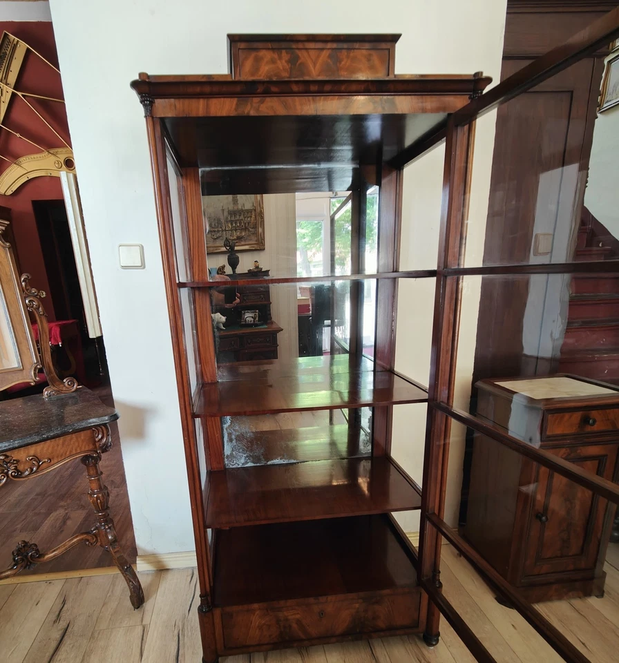 Biedermeier Vitrine Glasschrank Drei Seiten Glas mit Spiegel Mahagoni um 1839 – Bild 2