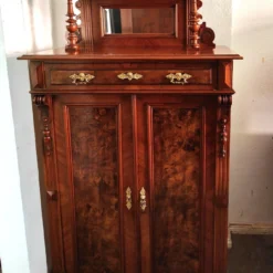 Vertiko Gründerzeit Aufsatz Muschelkrone Nuss Wurzelholz Kommode Schrank antik