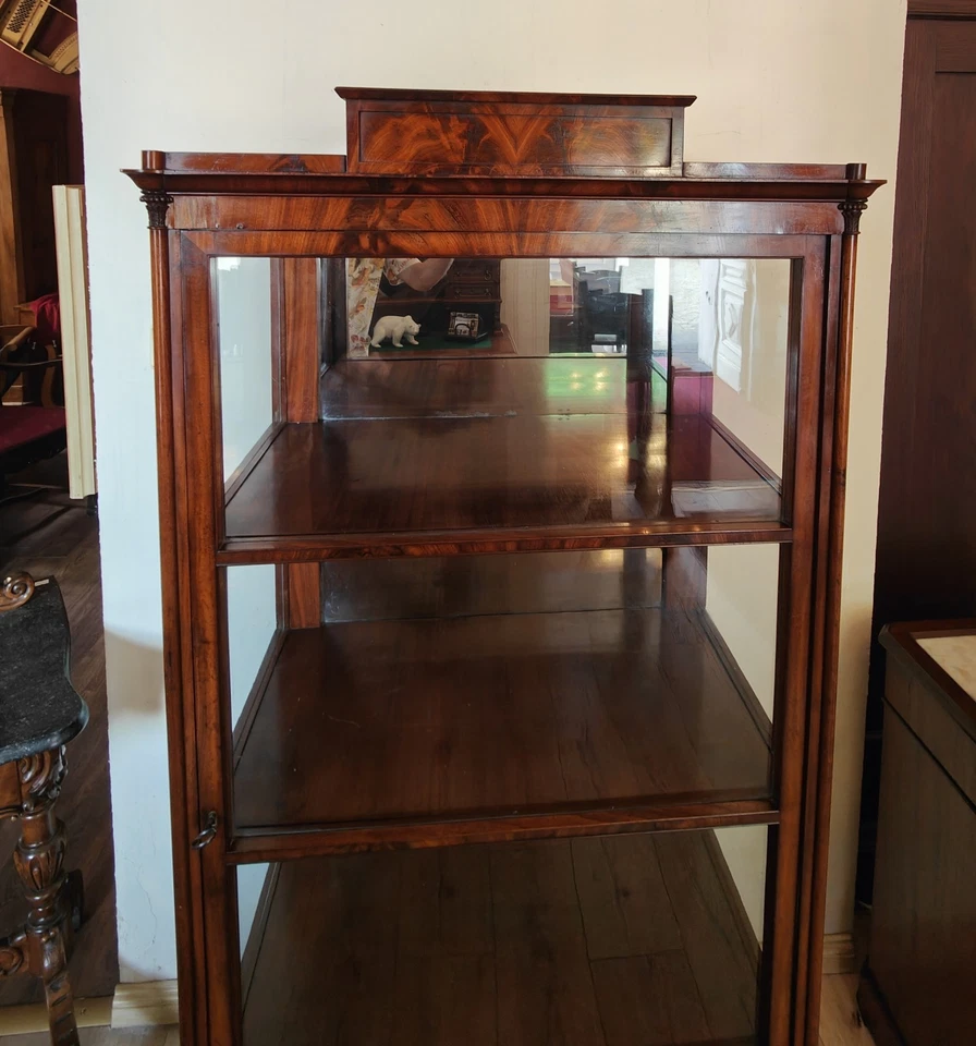 Biedermeier Vitrine Glasschrank Drei Seiten Glas mit Spiegel Mahagoni um 1839 – Bild 11