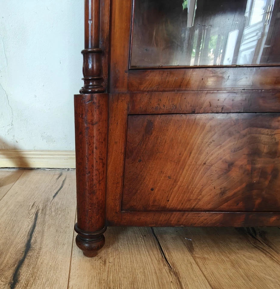 Biedermeier Vitrine Glasschrank Drei Seiten Glas mit Spiegel Mahagoni um 1839 – Bild 4