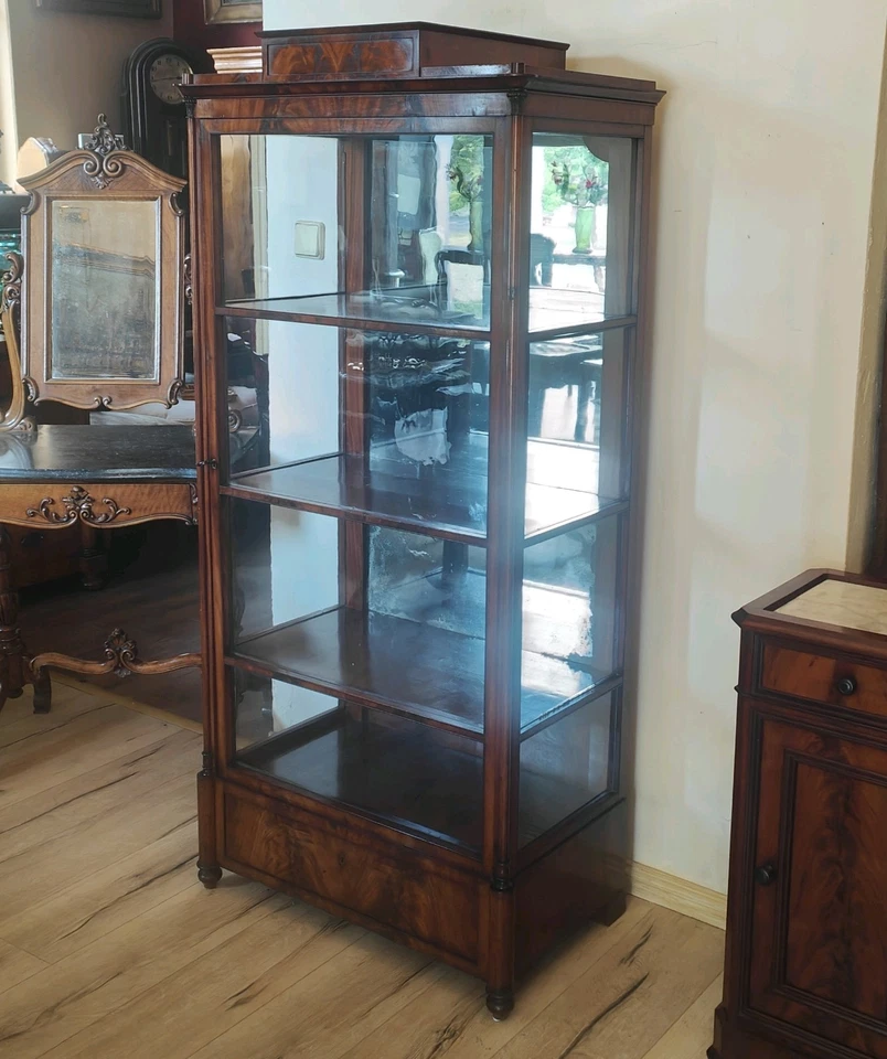 Biedermeier Vitrine Glasschrank Drei Seiten Glas mit Spiegel Mahagoni um 1839 – Bild 8