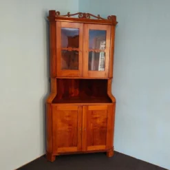 Biedermeier Eckvitrine um 1830 in Esche Nr. 333